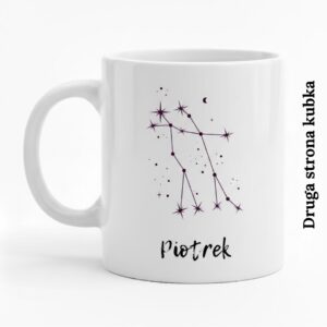 Druga strona kubka z czarną grafiką konstelacji gwiazd Bliźniąt i przykładowym imieniem Piotrek.